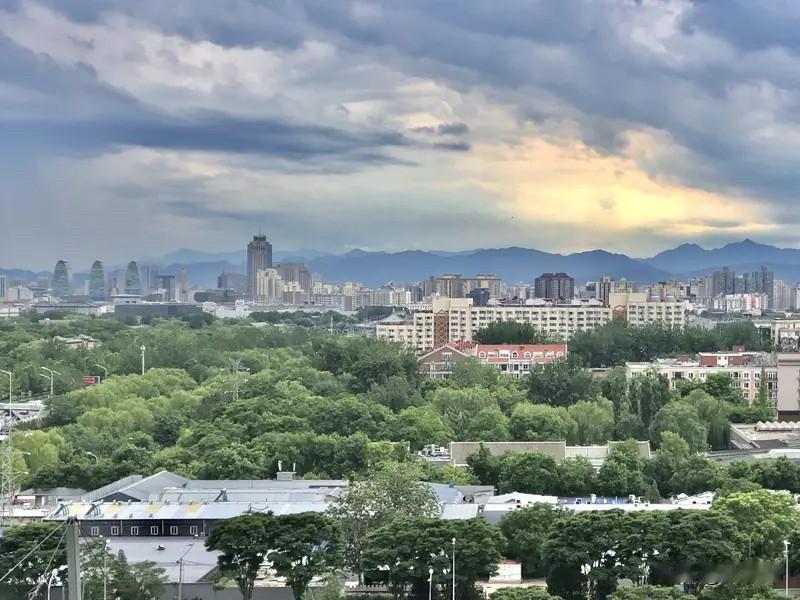北京楼市：西城区房价巅峰时期达到13.1万/㎡，如今回落至9.6万/㎡，每平