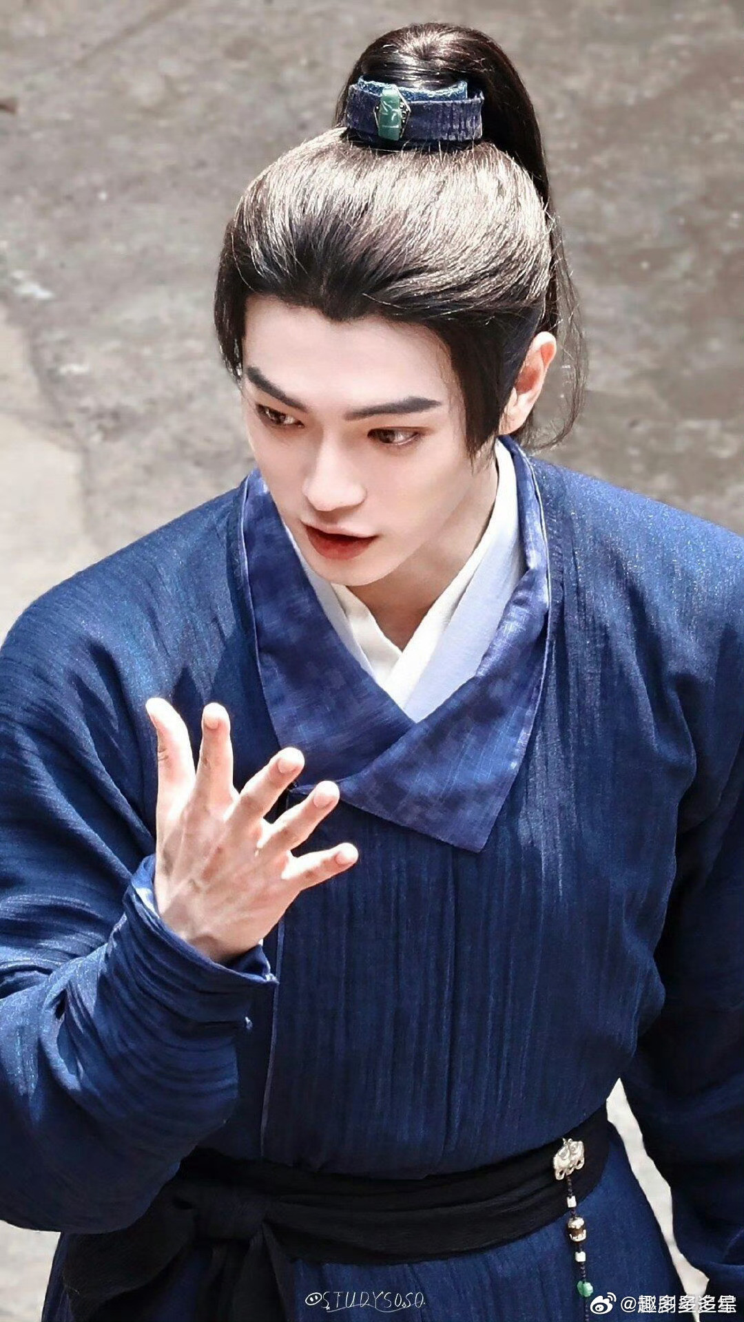 因为太害羞拒绝了crush四次许凯这次演禁欲天师被田曦薇这只猫妖疯狂调戏，表面