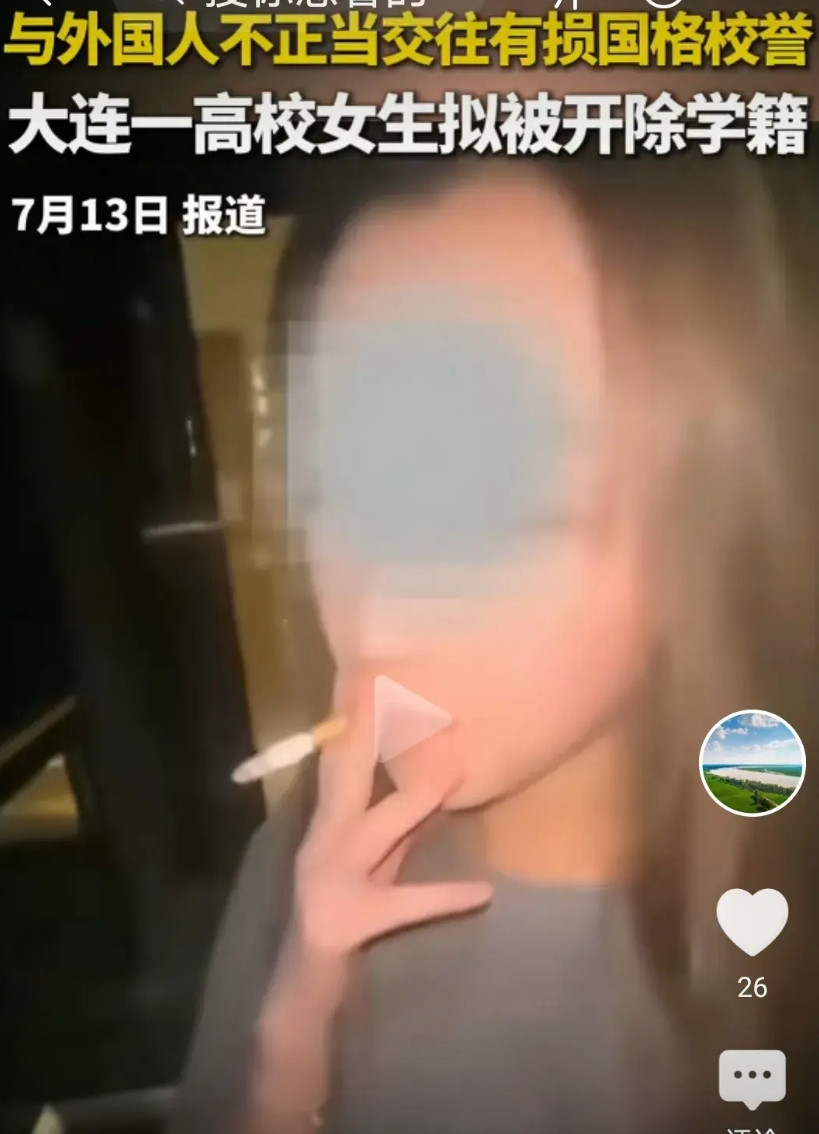 虽然有些人不承认，其实电竞说白了就是游戏。有个爱玩游戏的00后女生告诉我，她们对