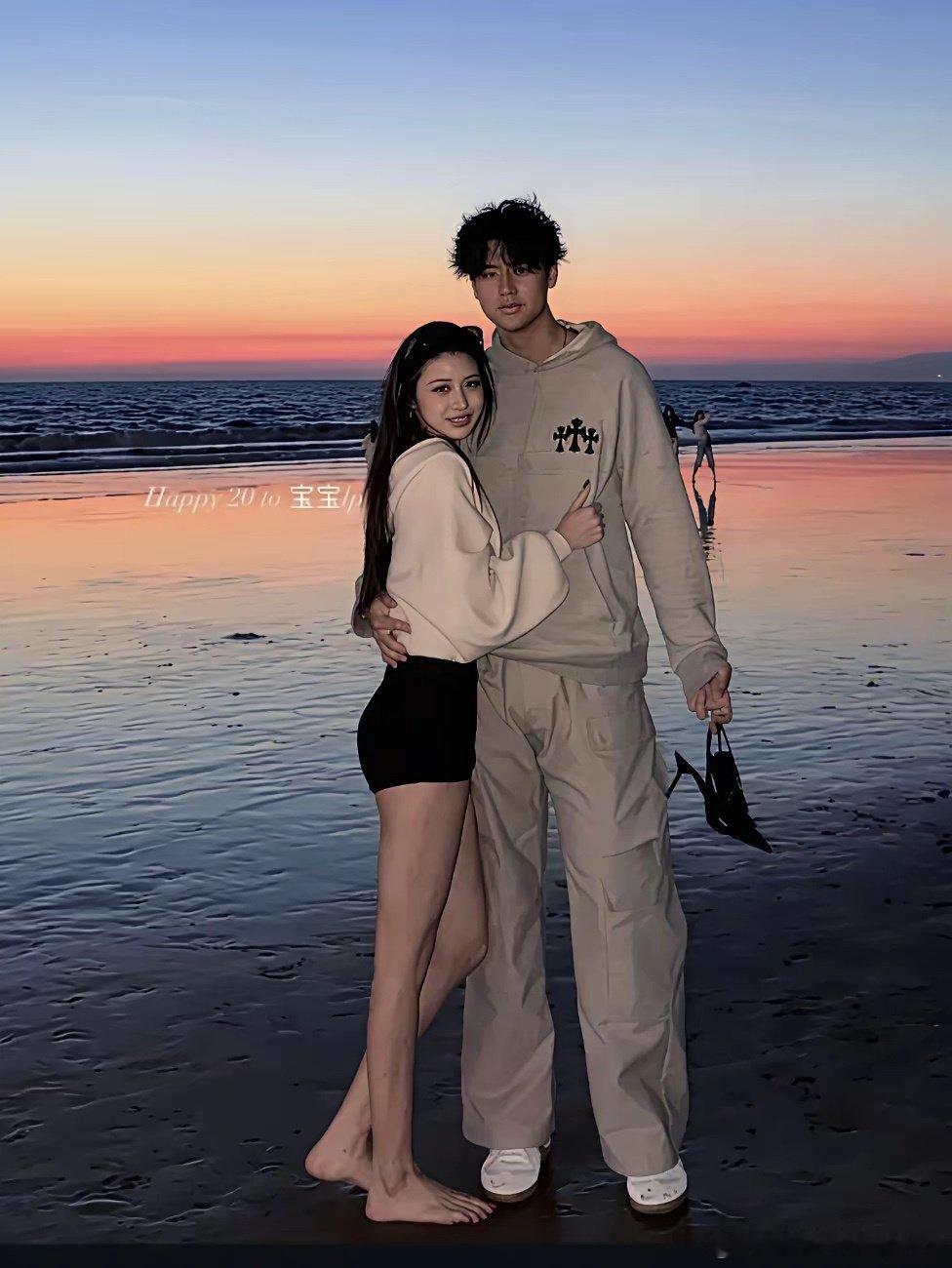 汪峰大女儿近照，小苹果今年21岁了！真是随了人家亲妈葛荟婕的身材了，很高挑纤瘦，特别有超模范儿！​
