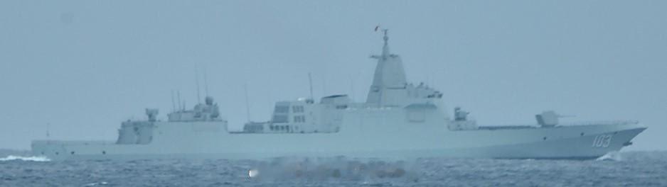 11日，小泉进次郎播报中国海军055型驱逐舰“鞍山舰”、054A型护卫舰“临沂舰