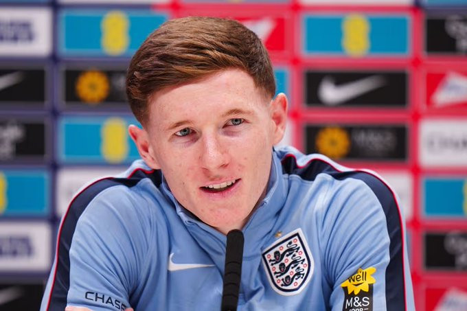 邮报CW和NathanSalt曼联的引援团队根据候选名单开展工作，去年夏天成功