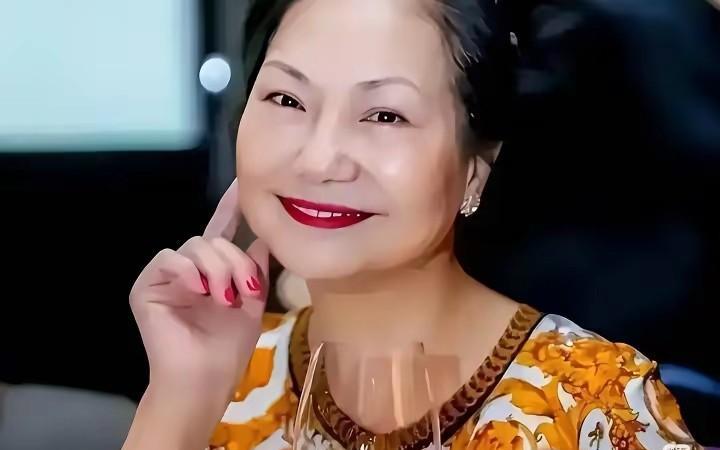 老s口上说想两个孩子，想见她们，现在孩子回湾湾了，她怎么不提也不去看呢？作怪，口