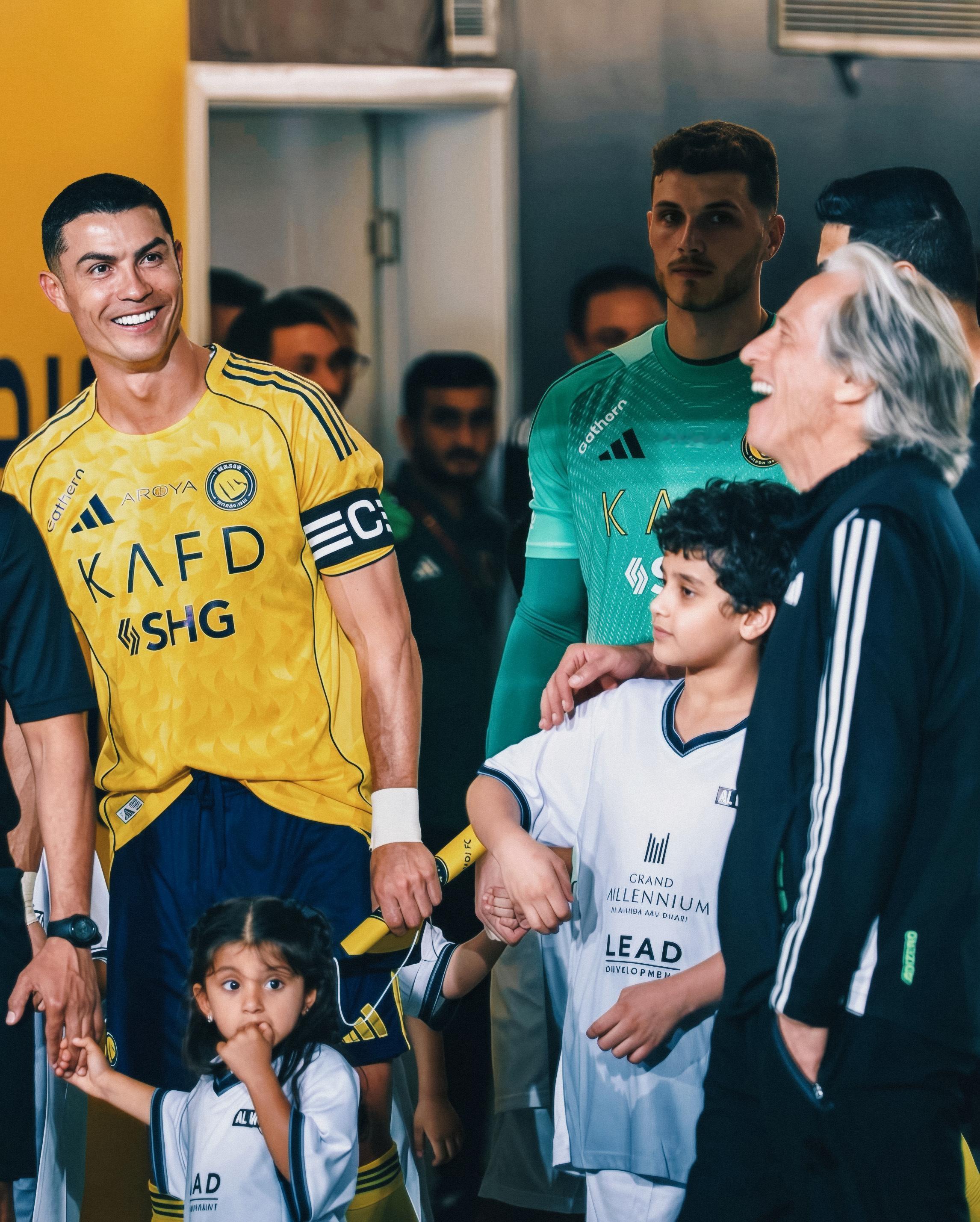 热苏斯续约和C罗留队挂钩🛑据“利雅得体育报”报道，利雅得胜利主教练热苏斯与