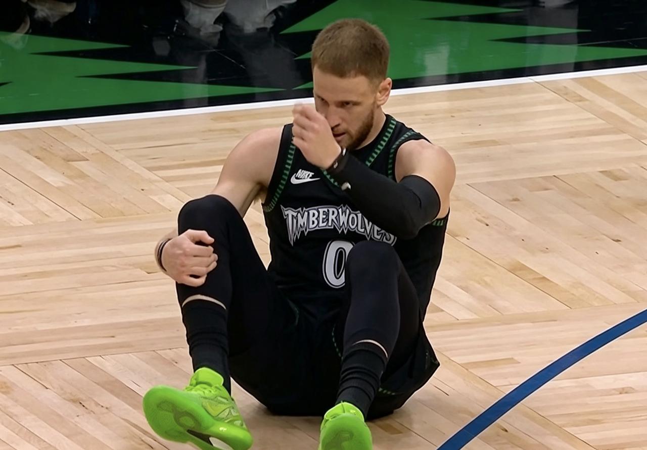 森林狼这次真的是重创，虽然不是球星受伤，但迪文岑佐作为首发，过去三场季后赛，场均