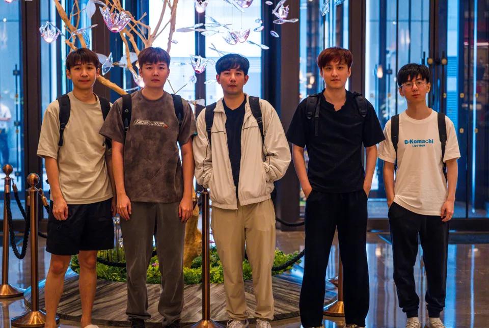 飞赴上海参加Ti，中国最强战队XG！萧瑟，小学生，xnova，莫言，FY。