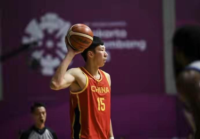这算不算落井下石？有媒体人爆料，周琦曾经主动请缨参加亚运会，最终郭指导以没有参