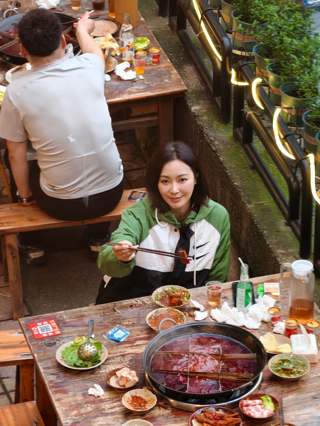 重庆老社区天台火锅！在仪表厂吃烟火气🔥