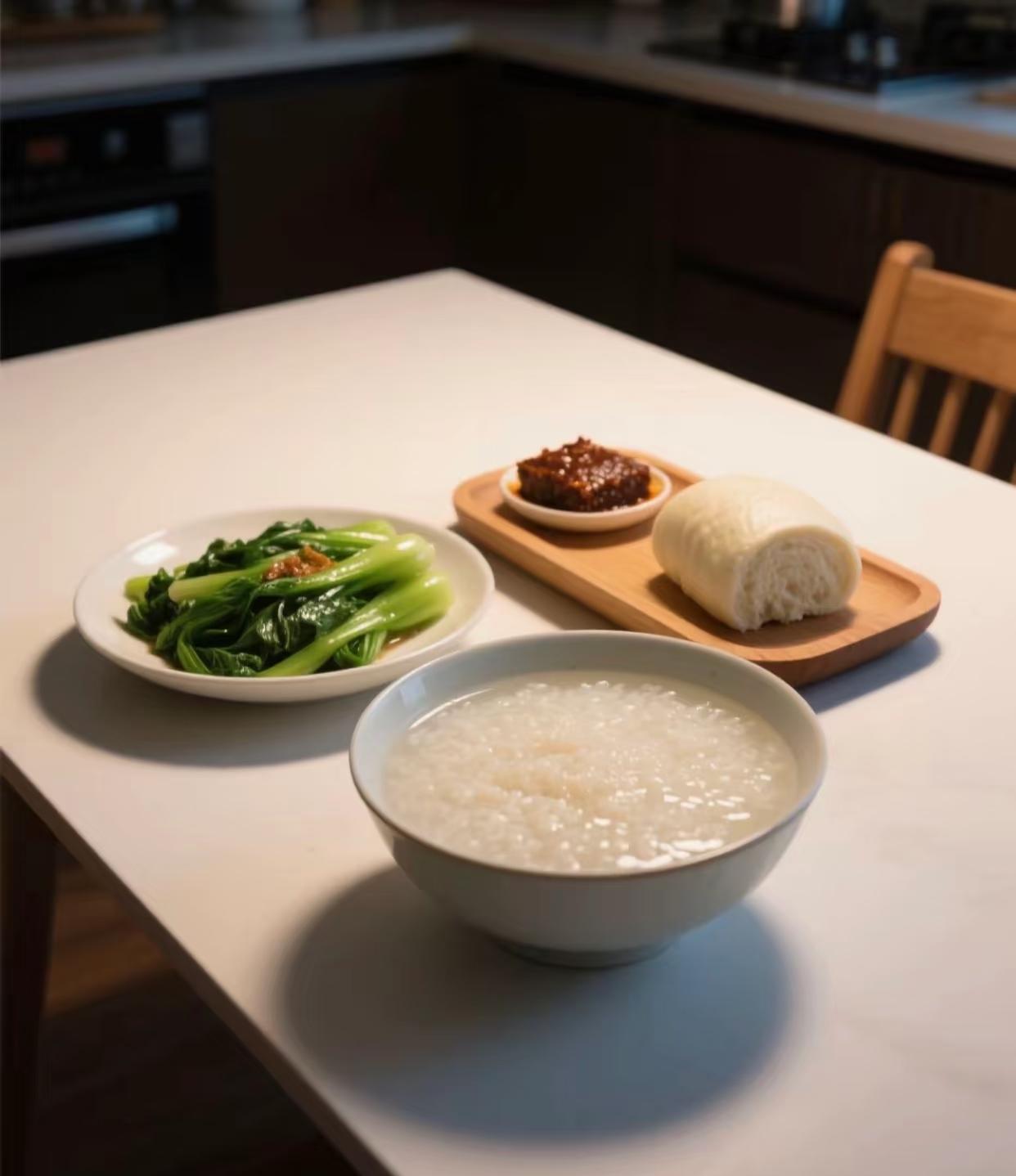 夫妻冷战10天[捂脸哭]9点门锁轻响，到家客厅只剩盏小夜灯了。他捏着钥匙站在玄