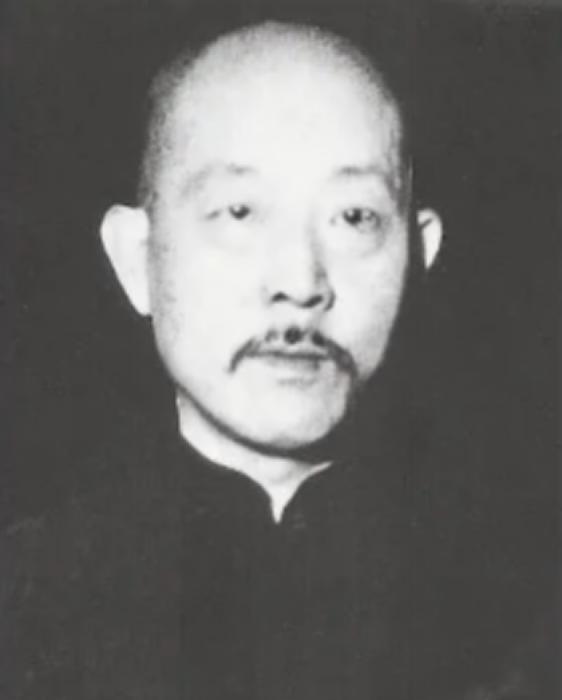 抗战胜利后，汉奸齐燮元被处决，现场的工作人员在尸检的时候，一张罕见的留影，从镜头