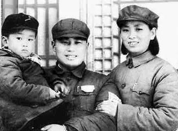 1978年，抗战英雄王近山弥留之际，把众儿女叫到身边叮嘱说：“我一辈子都不会原谅