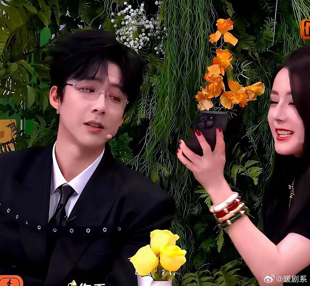 刘宇宁上综艺，又让人见识了一把什么叫高情商。在《你好星期六》上，金靖特别热情地喊