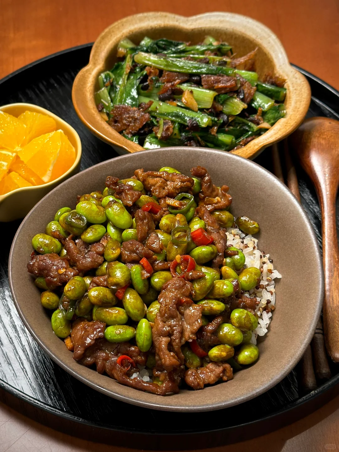 晚餐：毛豆炒牛肉盖饭+豆豉鱼油麦菜