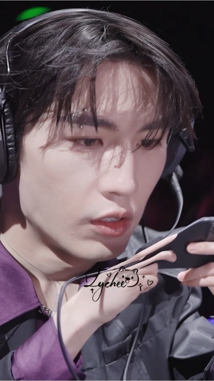 张凌赫怼脸图，这是一张完美无瑕的脸吧～