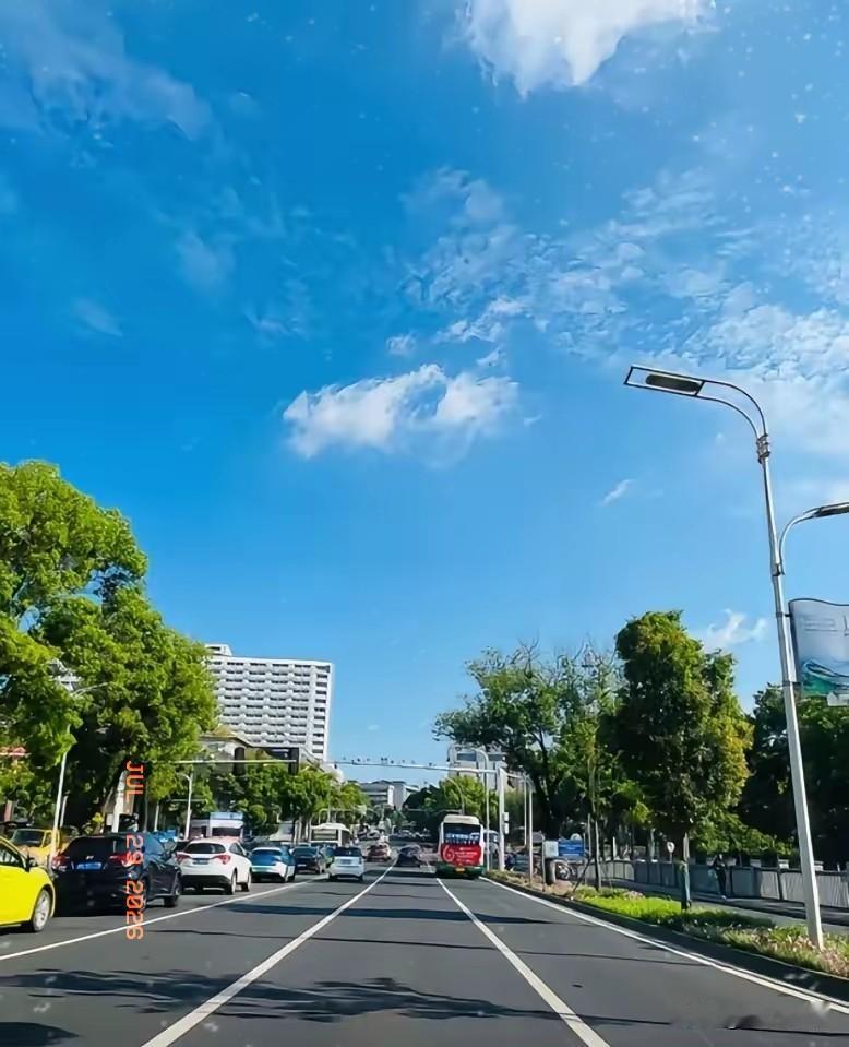 通知一下，大家好有个心理准备，今天，7月29日就正式进入中伏第五天了，而且今年