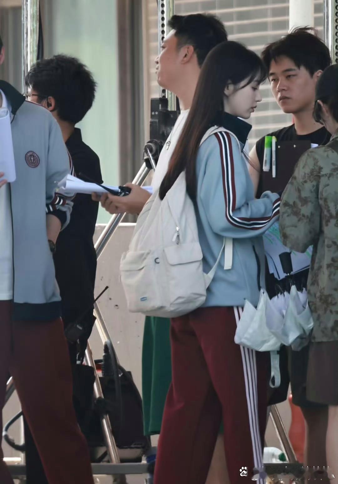 田曦薇《天才女友》今日路透🈶黑长直+校服林知夏！是女高知夏学姐​​​
