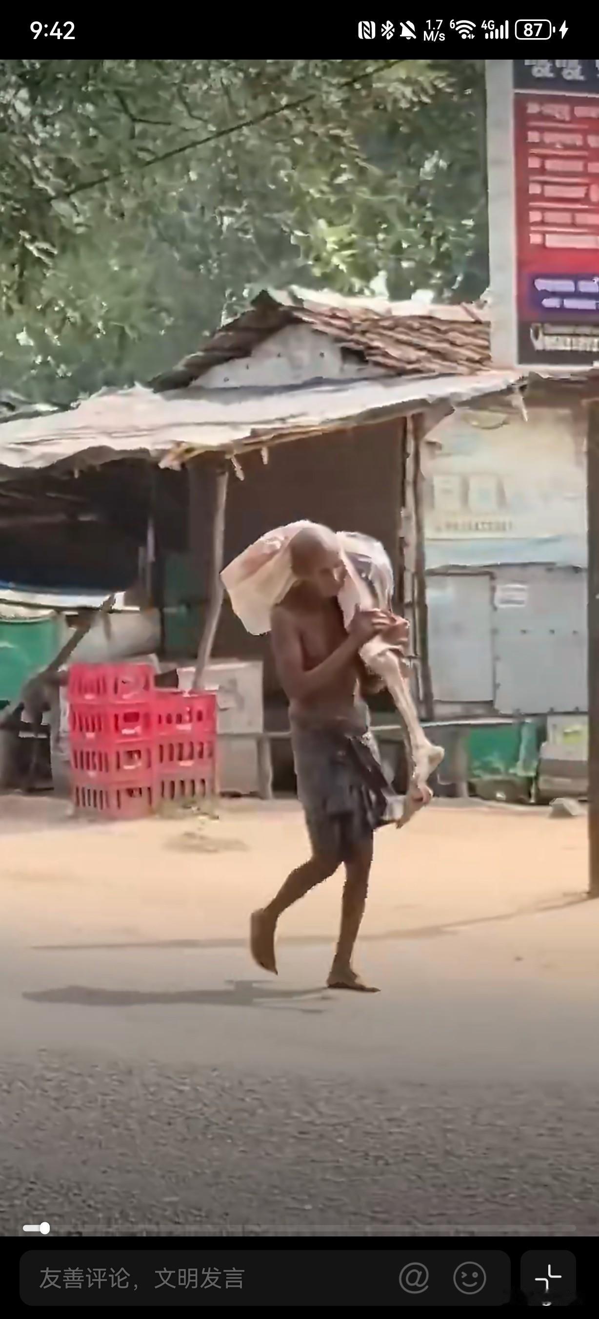 近日，印度奥里萨邦上演了一出令人唏嘘的荒唐闹剧。一名男子想取出已故姐姐名下约2万