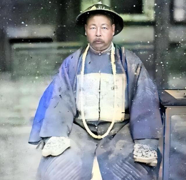 1996年，左宗棠曾孙想回上海，写信给市委，请求分一套低楼层的房，谁料，他时任上