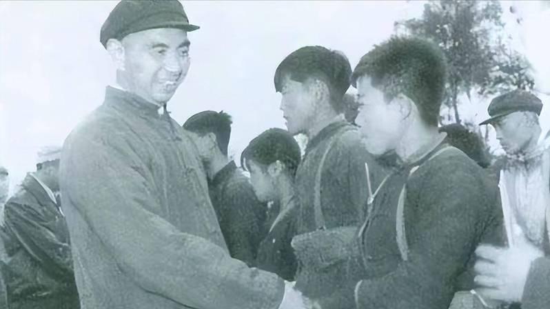 庐山会议上，开国上将杨勇评彭老总：爱骂高级干部，但从不骂战士！1959年8月1