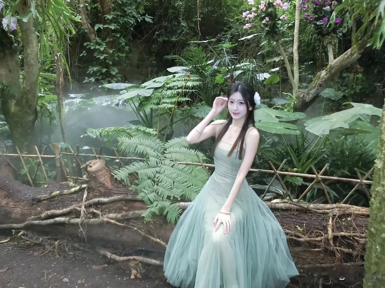 梦幻森林中的仙气少女🌿✨