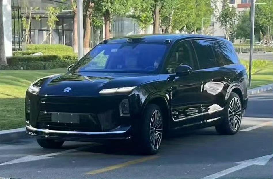 三代蔚来ES8也有冰箱彩电大沙发了……还有个这么大的化妆镜？？真香真羡慕啊…
