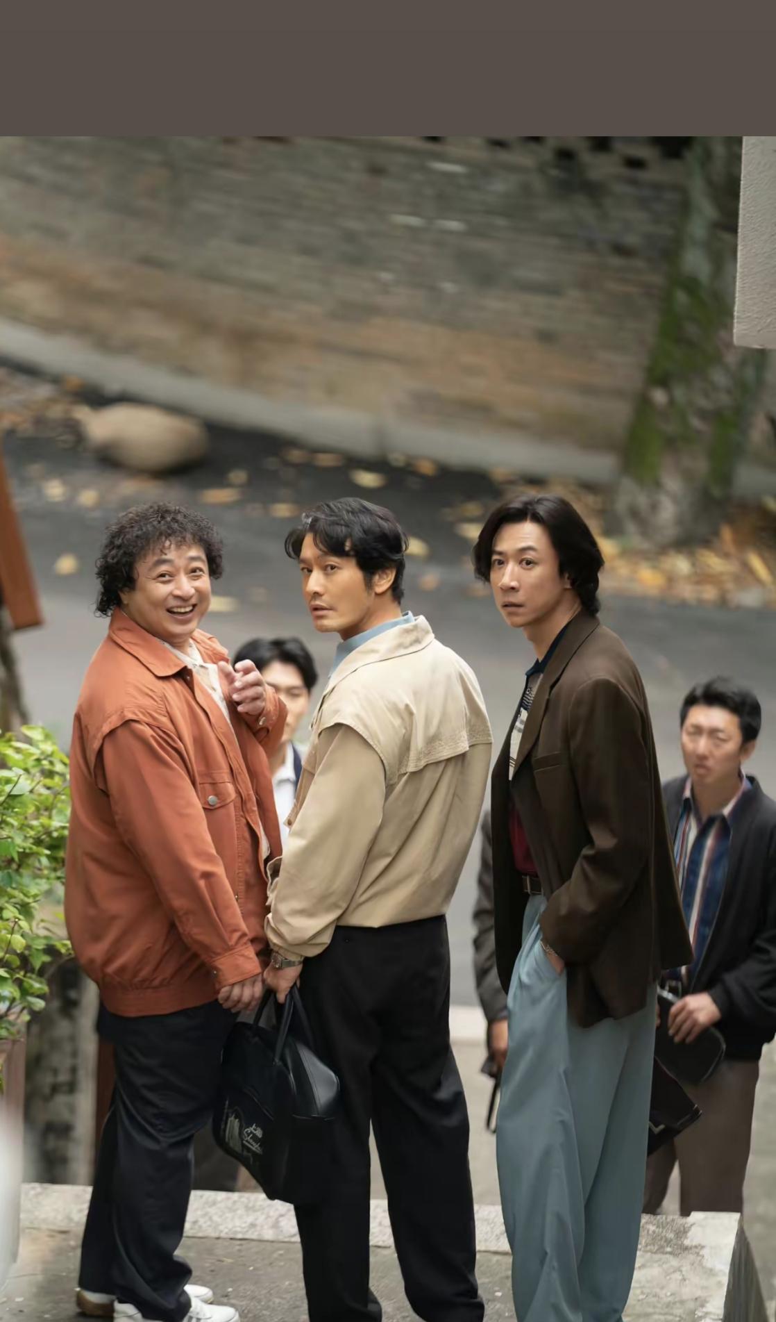 张维伊被严重低估了。《与凤行》里，他和赵丽颖的对手戏，眼神全是戏。演技扎实，