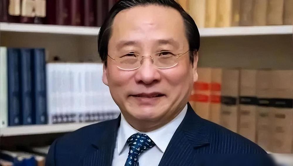 高志凯建议，鉴于日本首相高市早苗胡言乱语，严重践踏我们的红线，提出以下建议:禁