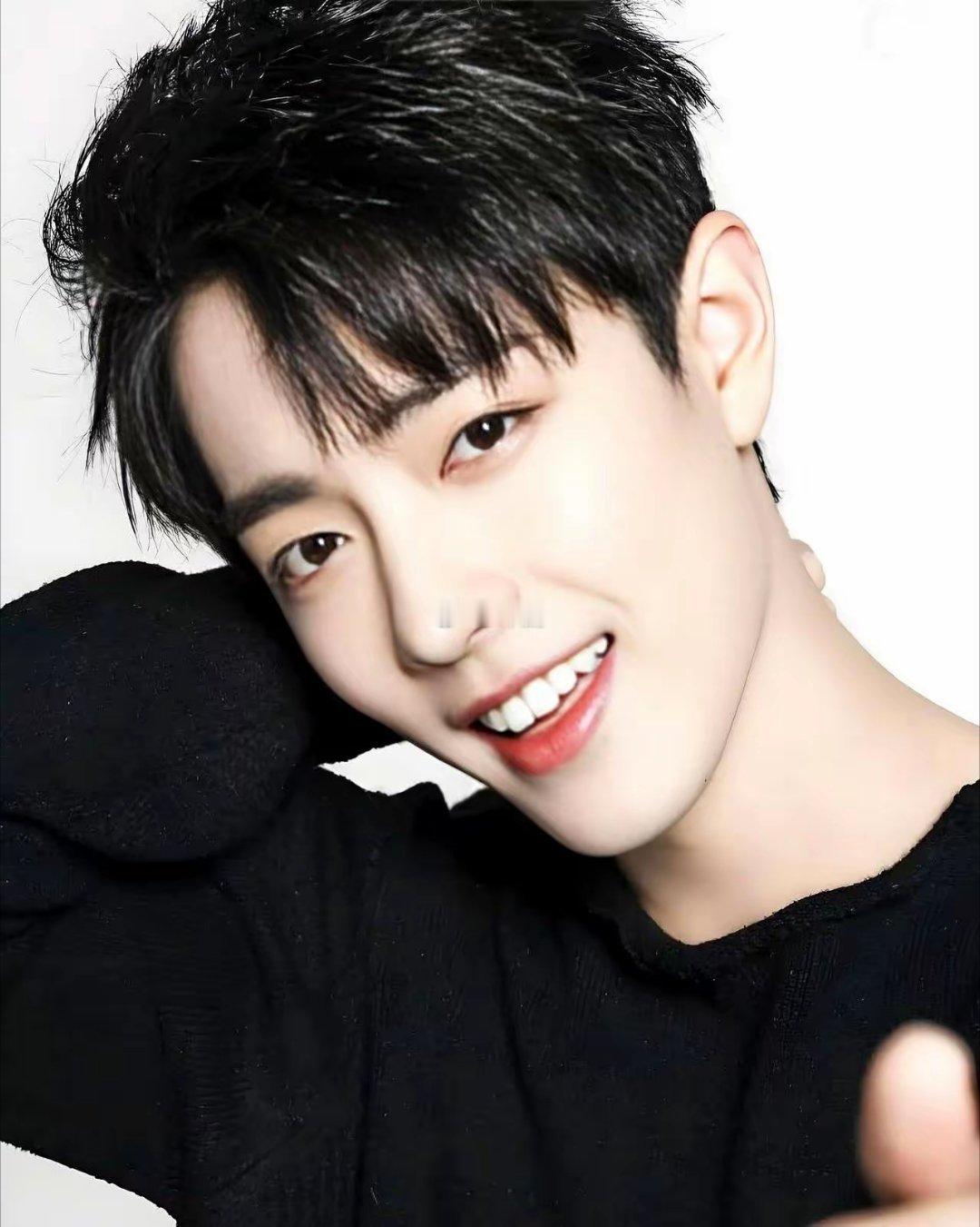 肖战，内娱唯一“零绯闻”男顶流。合作一部戏，爆一部戏。李沁、杨紫、白鹿…合作名单