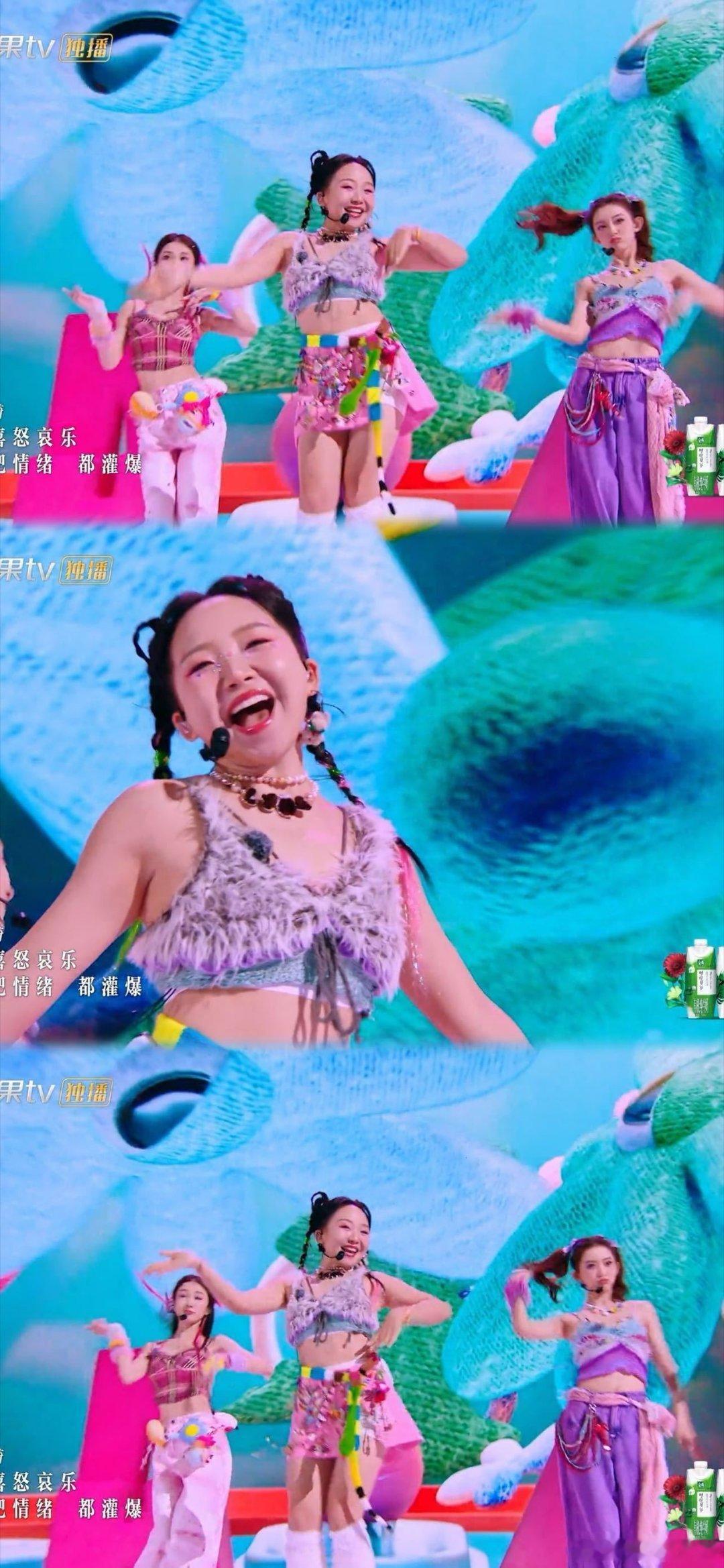 李嘉琦ohlalala看得我嘴角上扬五彩穿搭配齐舞，满屏都是春天的气息，这个样子