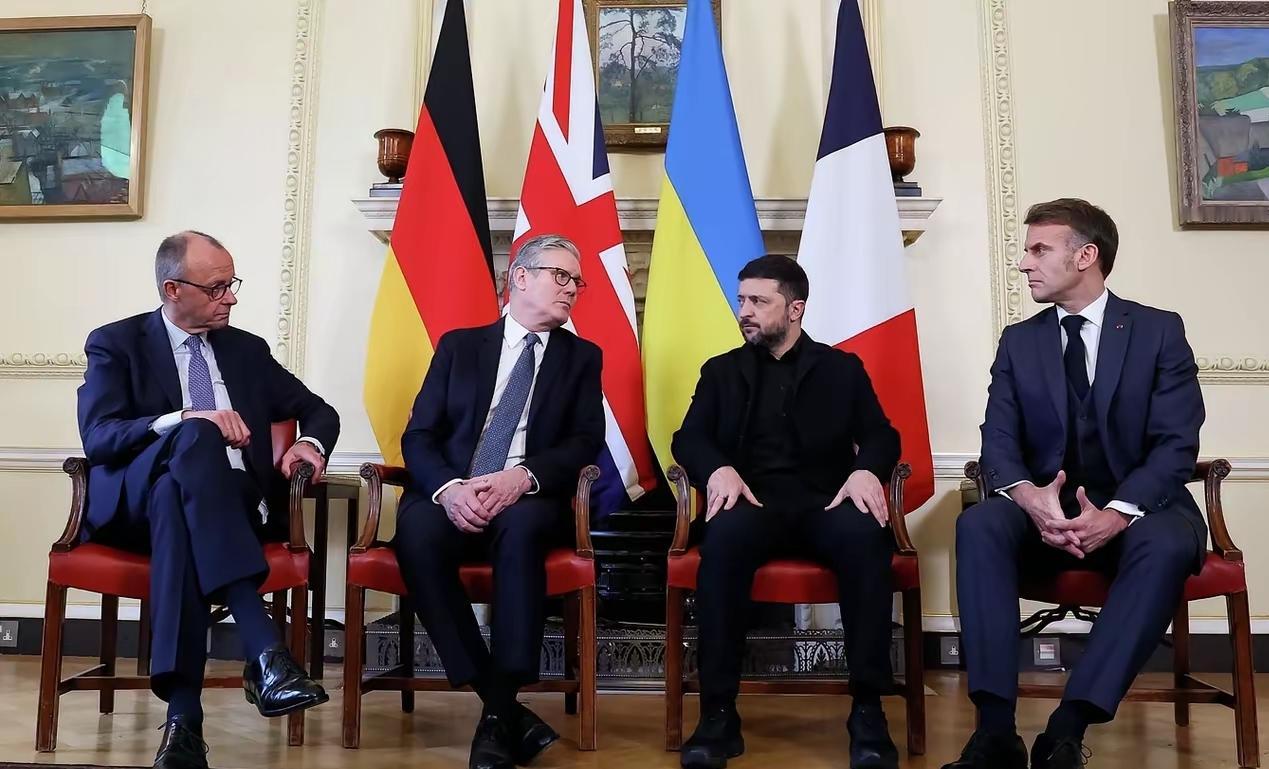 【泽连斯基欲将不屈进行到底】乌克兰总统​泽连斯基表示，根据乌克兰宪法、国际法和