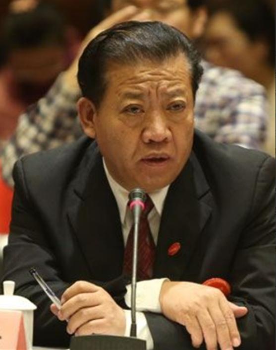 黑龙江大庆，葵花药业老板关彦斌趁老婆张晓兰出差，把女秘书领进家，在床上滚到一起。