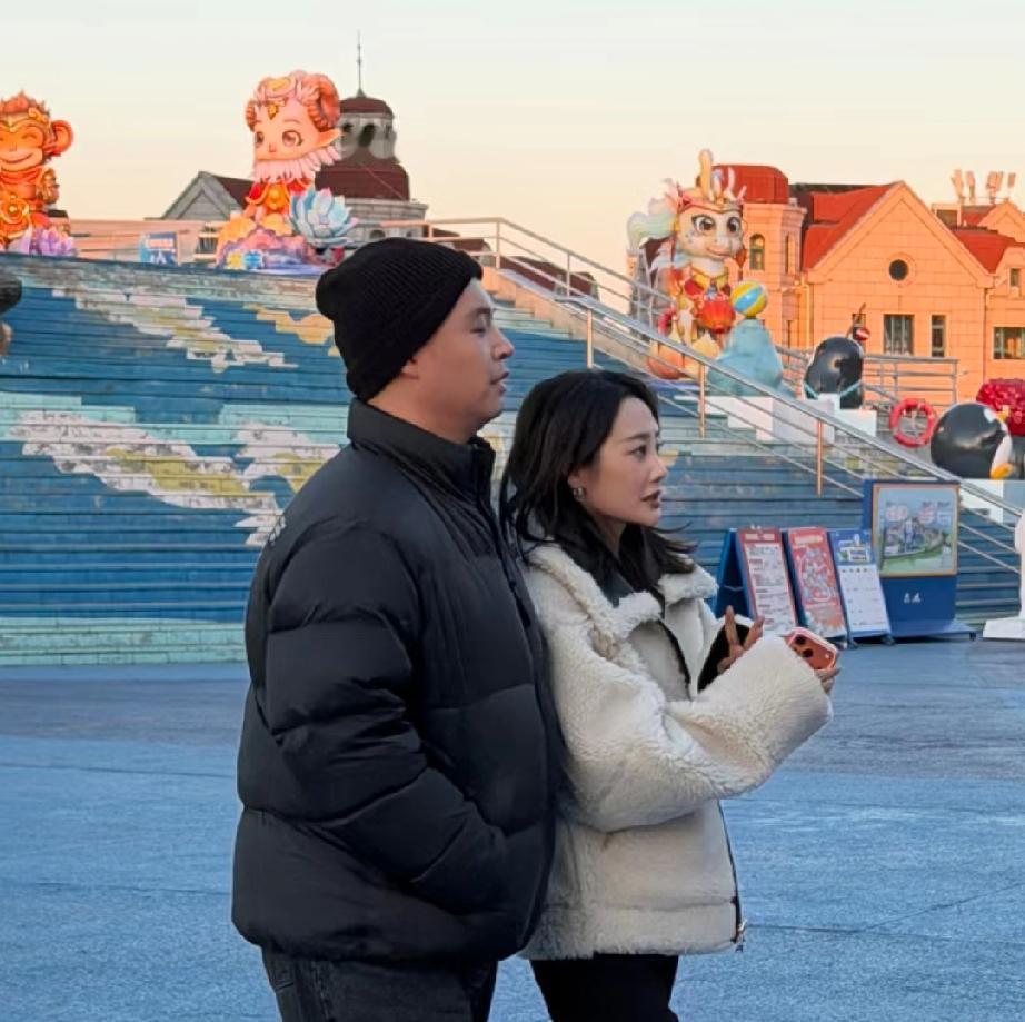 领证结婚后的李纯的马頔幸福肥了。2月7日，有网友在天津海洋馆偶遇李纯夫妇，李纯私