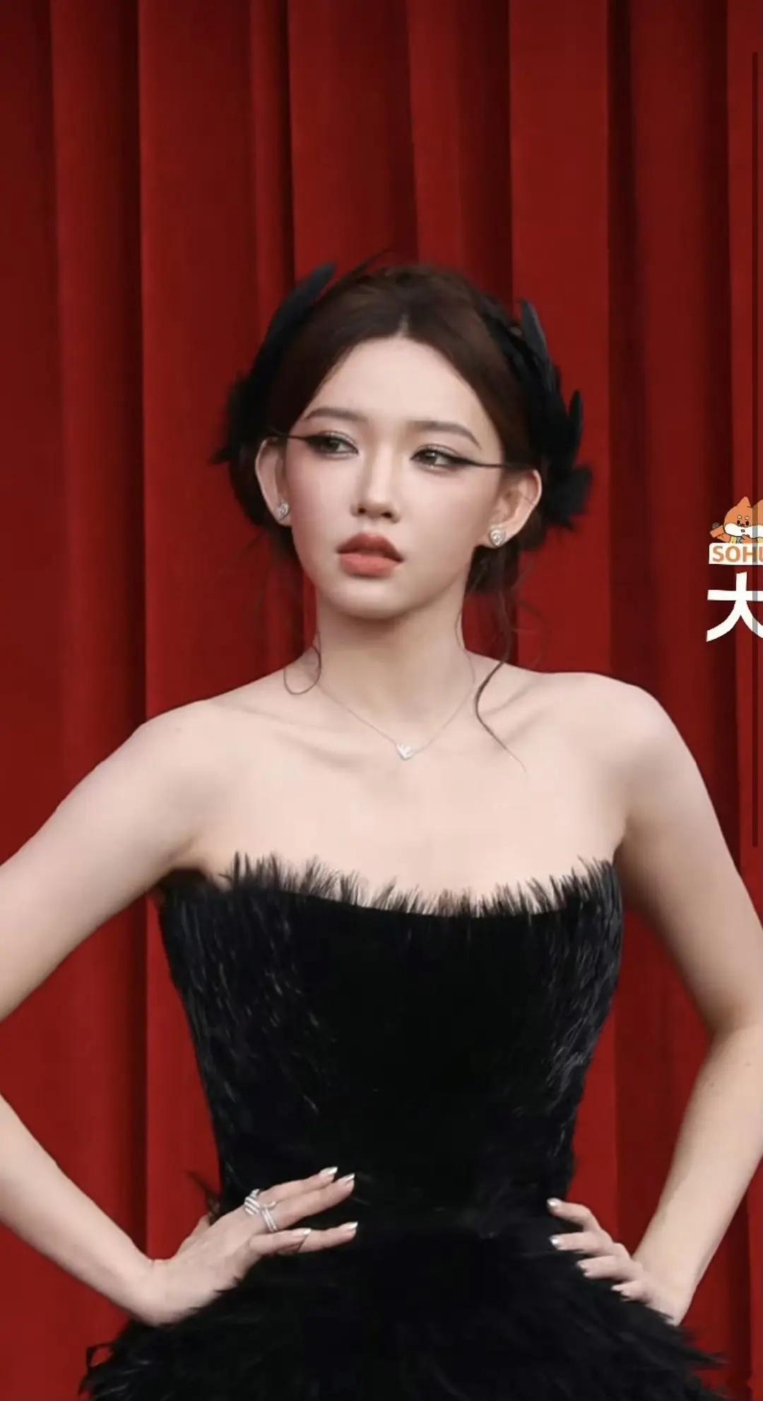 程潇这妆造是想走黑红路线吗[捂脸哭]​​​
