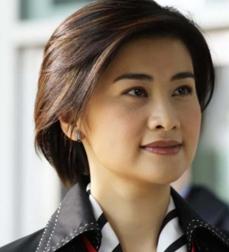 2000年，知名主持人吴小莉来到浙江，见到了自己同父异母的哥哥，她见哥哥家徒四壁