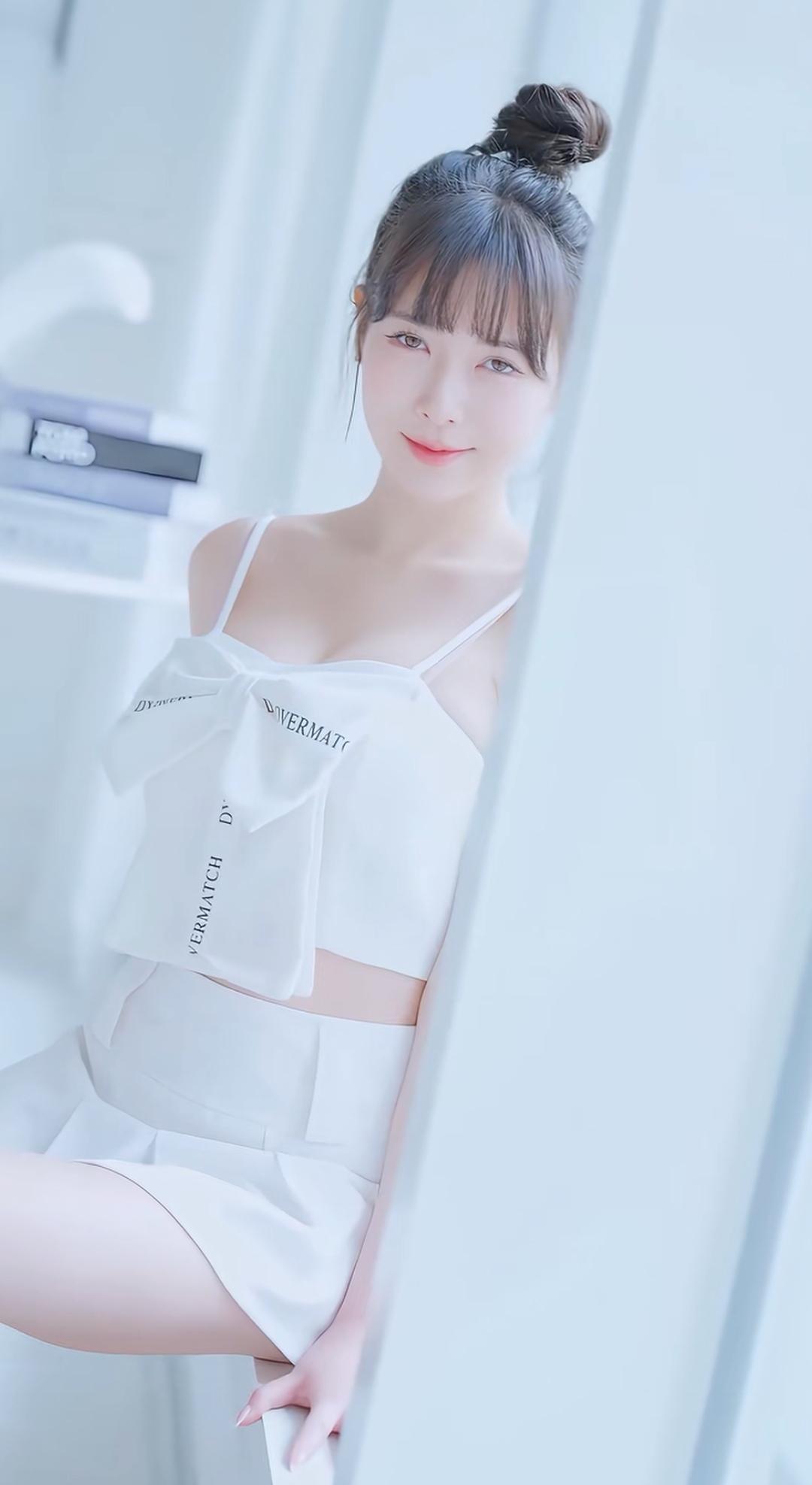 白衣飘飘，似水年华。