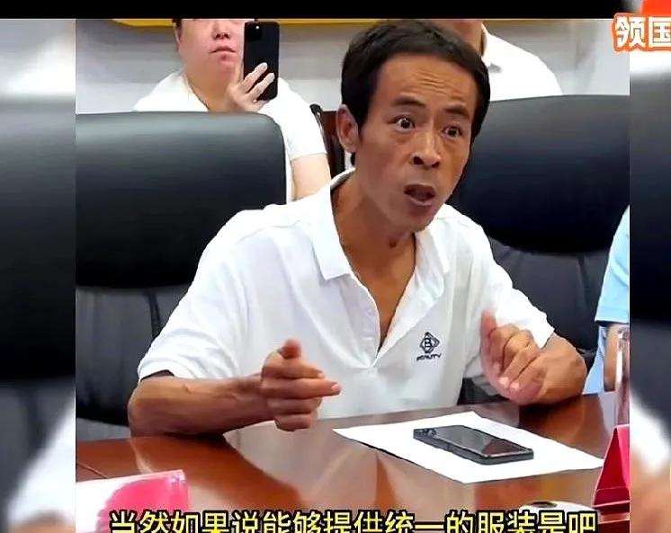 鸡排哥这波太狂了！见过这么多网红，鸡排哥是我见过飞得最高最快的网红。这哥们