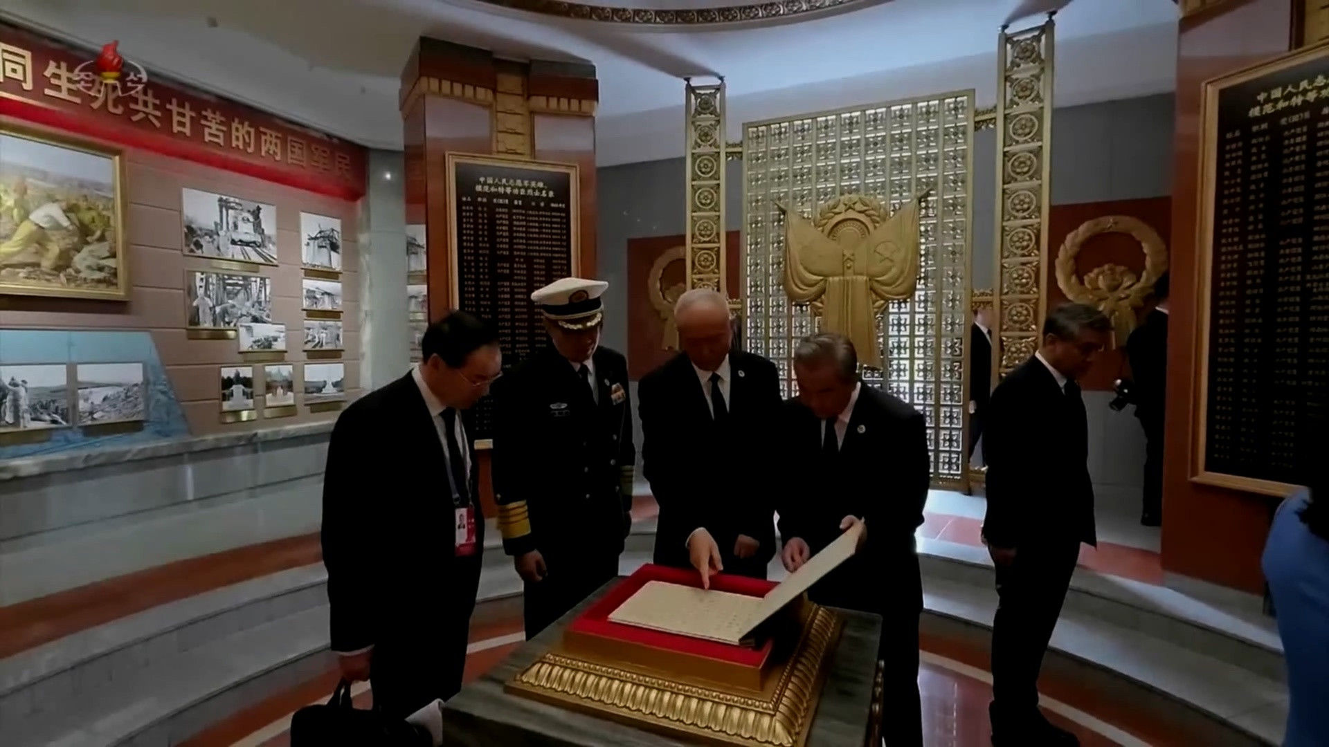 🇨🇳🇰🇵友谊塔内保存的志愿军烈士名册来源：朝中社