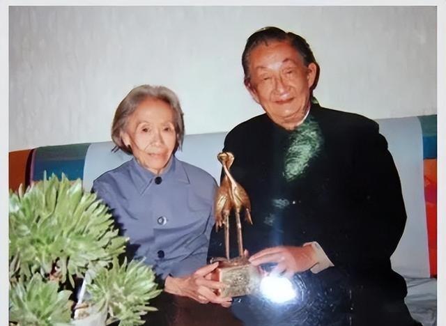 溥仪亲妹妹韫颖：解放后在街边摆摊卖烟，晚年将家传古董全部捐献韫颖，1913年出