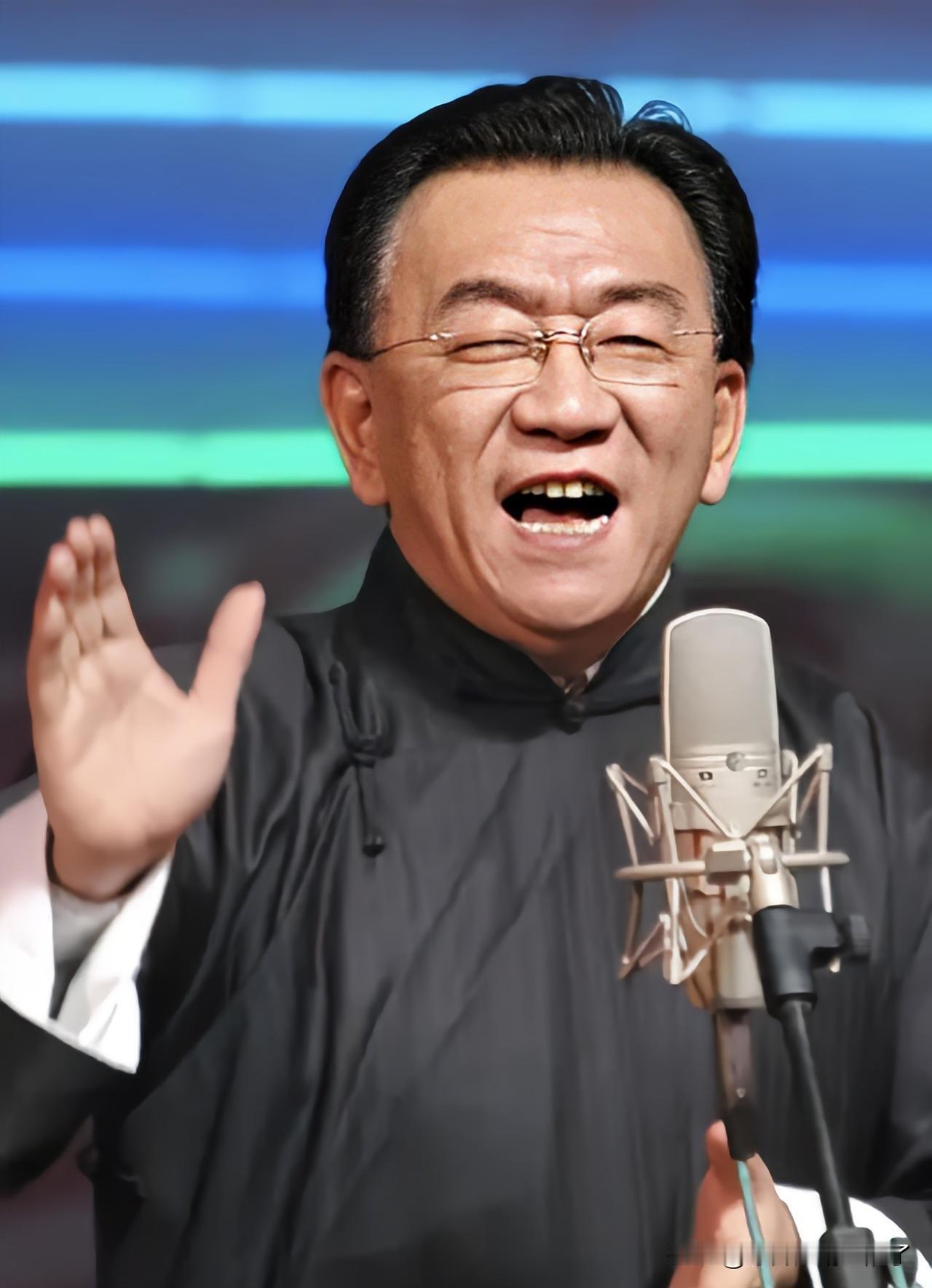 侯耀华80多岁的人了，还是挺清醒的。侯二爷在最新的视频中表示，他没有让任何人“