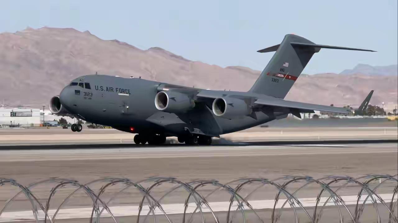 伊朗恐遭骗局！4月8日，全球航空追踪平台同步曝出重磅异动，美军C-17A环球霸王