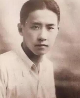 1907年，72岁慈禧看上了袁世凯17岁的儿子袁克文，她问袁世凯愿不愿意把儿子留