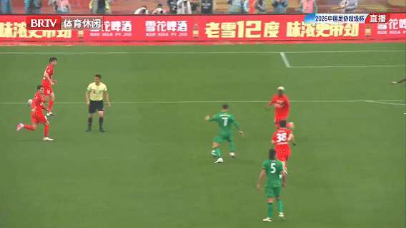 上海海港vs北京国安达万这球虽然角度不刁，但球速极快，颜骏凌反应不及。这半场的