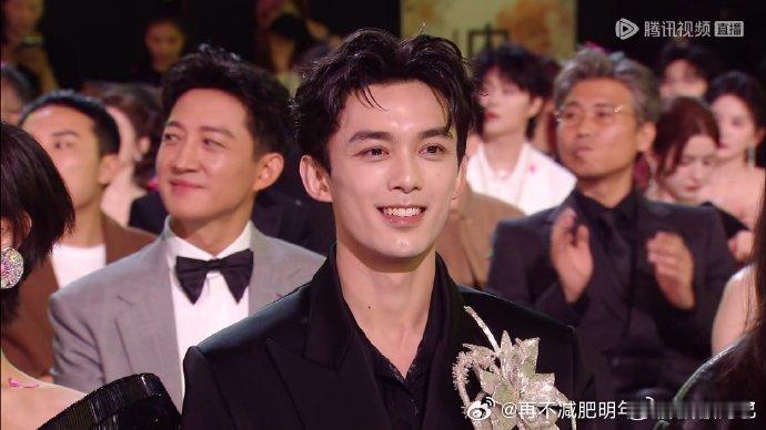 现在长得实属有点儿一般了