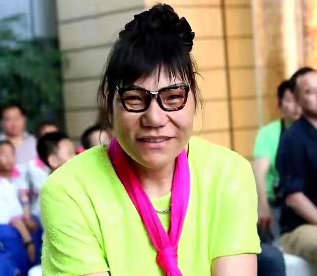 中国女篮史上十大球星婚姻状况：1、郑海霞，59岁，已婚，独居2、宋晓波，6