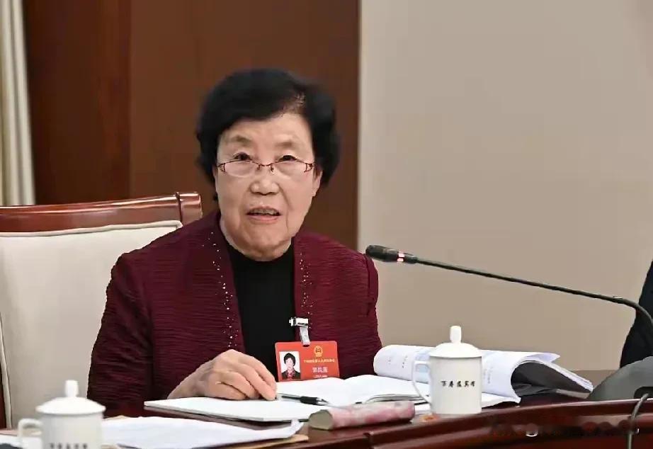 80岁“铁姑娘”郭凤莲：一心牵挂农民养老，只为老农民能安度晚年今年两会，8