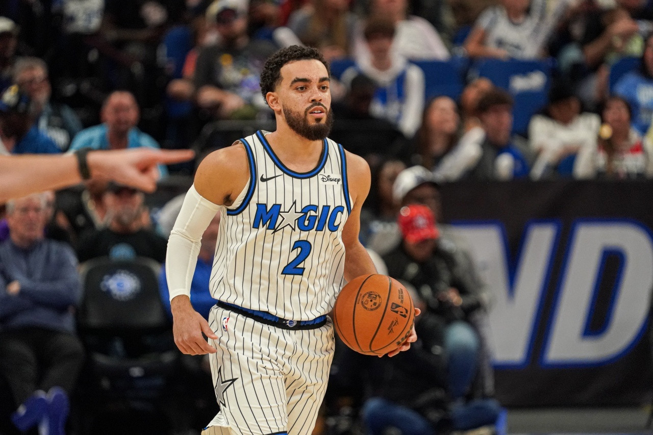 Shams报道，魔术将泰厄斯·琼斯送至黄蜂，换来了现金。黄蜂未来七年内持有的选