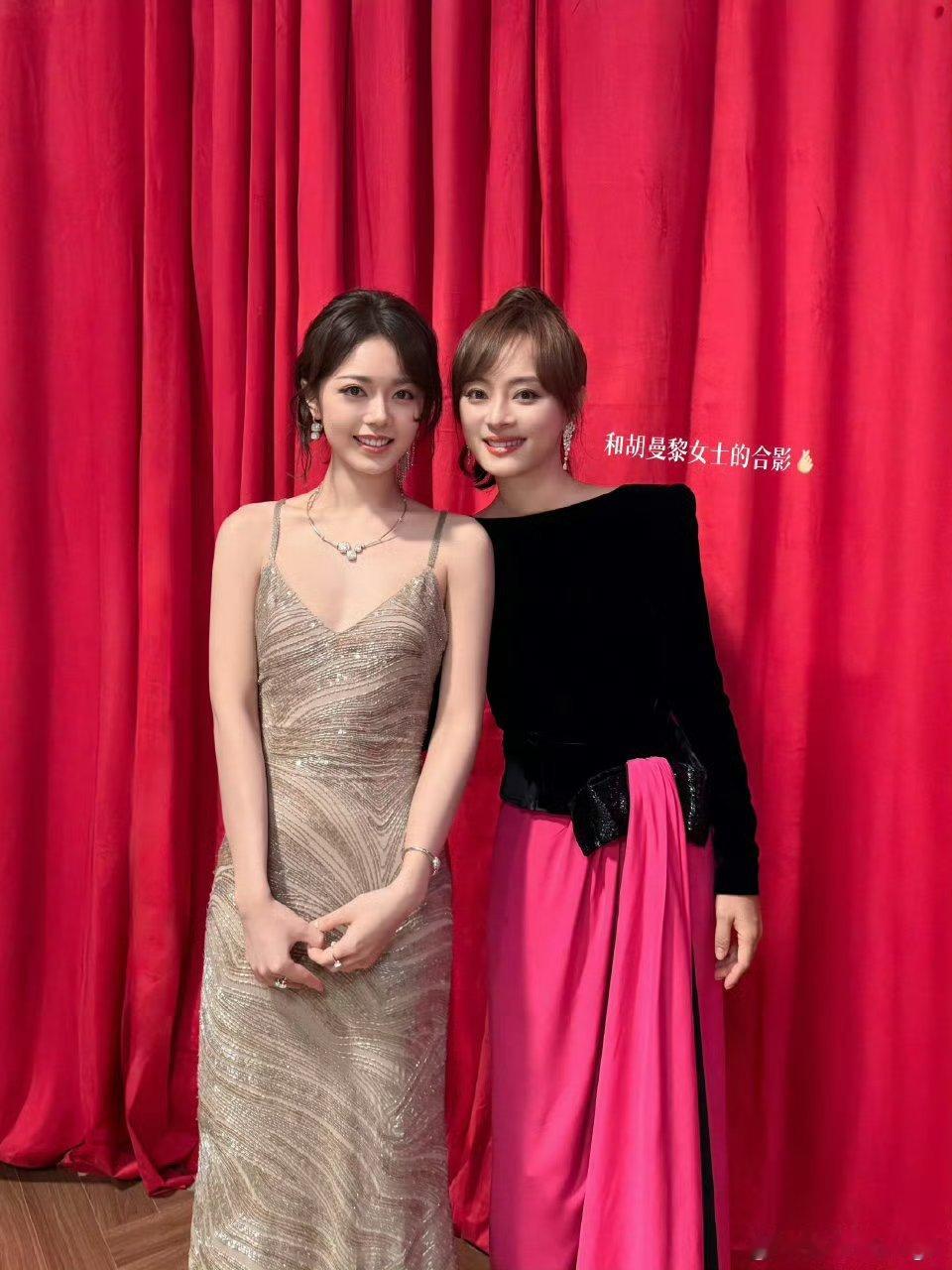 赵今麦发了杨幂孙俪合照跟姐姐们一起玩儿“跟俺绣绣姐的合影”“和胡曼黎女