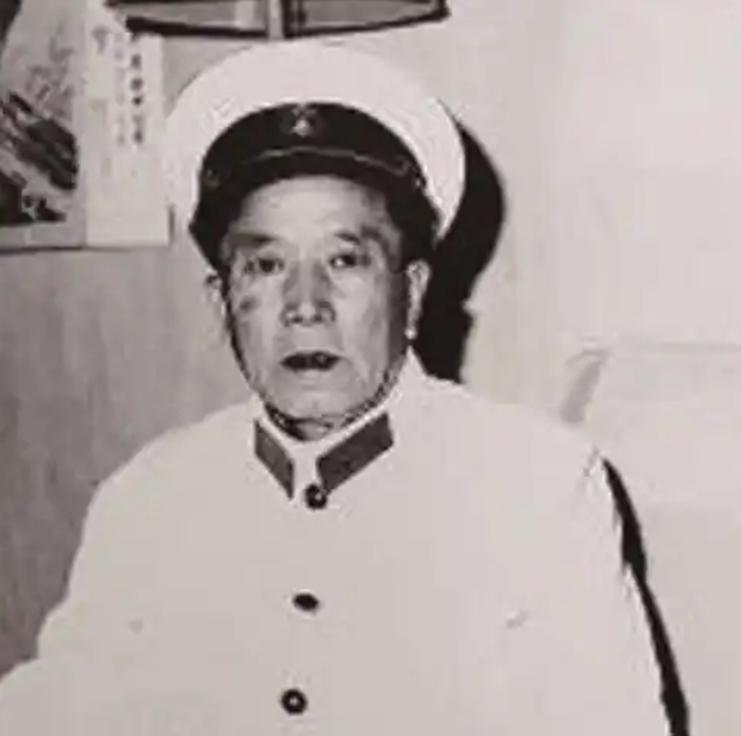 1967年春，在昆明开往红河州的火车上，云南省公安厅下放干部曹显政刚刚抽完一支烟