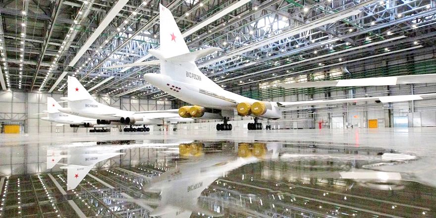 俄罗斯新列装2架图-160M轰炸机增强远程战略能力