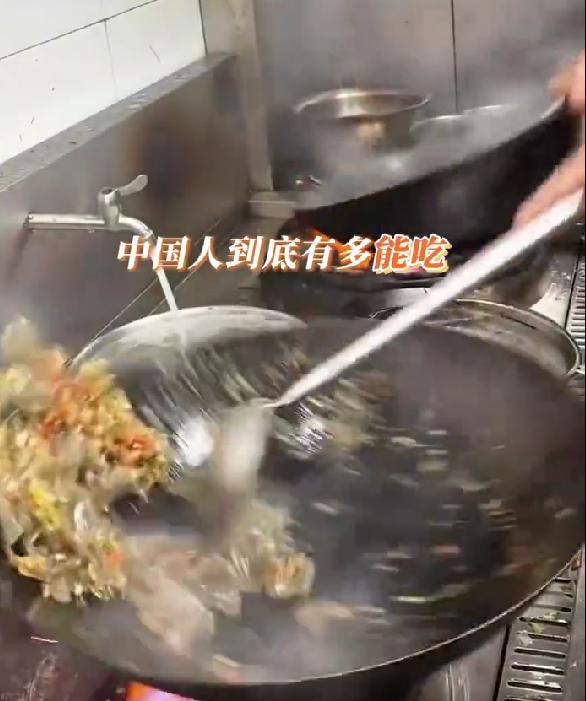 为什么中国人总把钱花在吃上？一句话戳中所有人心家人们有没有发现一个现象？不管有